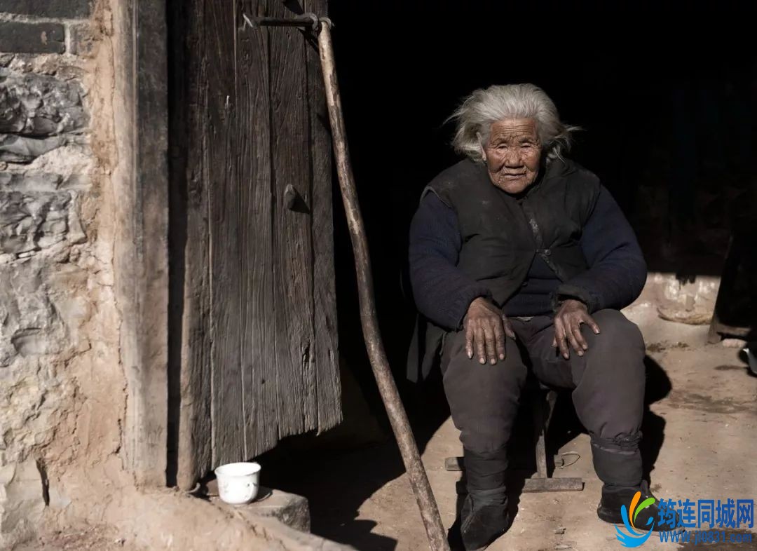 宜宾一农村母亲去世,一男人哭丧,看着心就痛!眼泪止不住往外流!